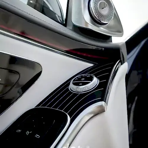 limitirovannyj-avtomobil-mercedes-maybach-serii-edition-100-15