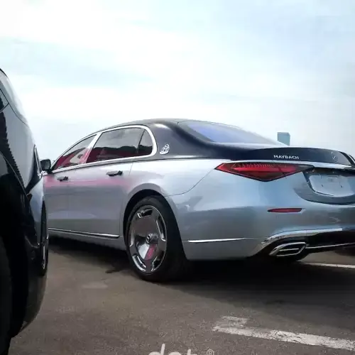 limitirovannyj-avtomobil-mercedes-maybach-serii-edition-100-58
