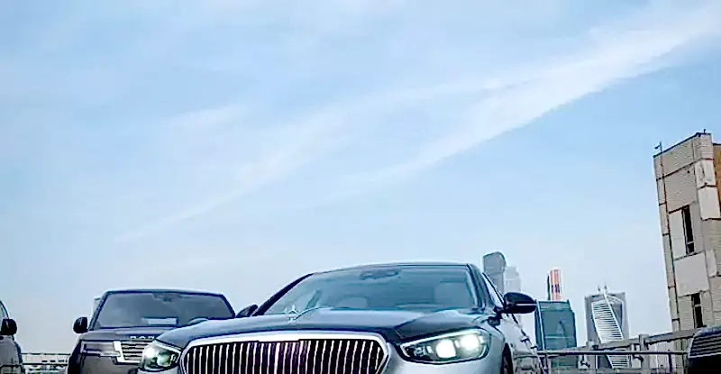 limitirovannyj-avtomobil-mercedes-maybach-serii-edition-100-7
